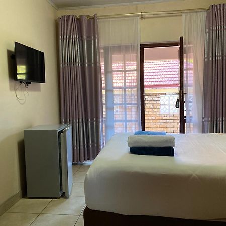 Matilinda Lodge Bulawayo Bagian luar foto