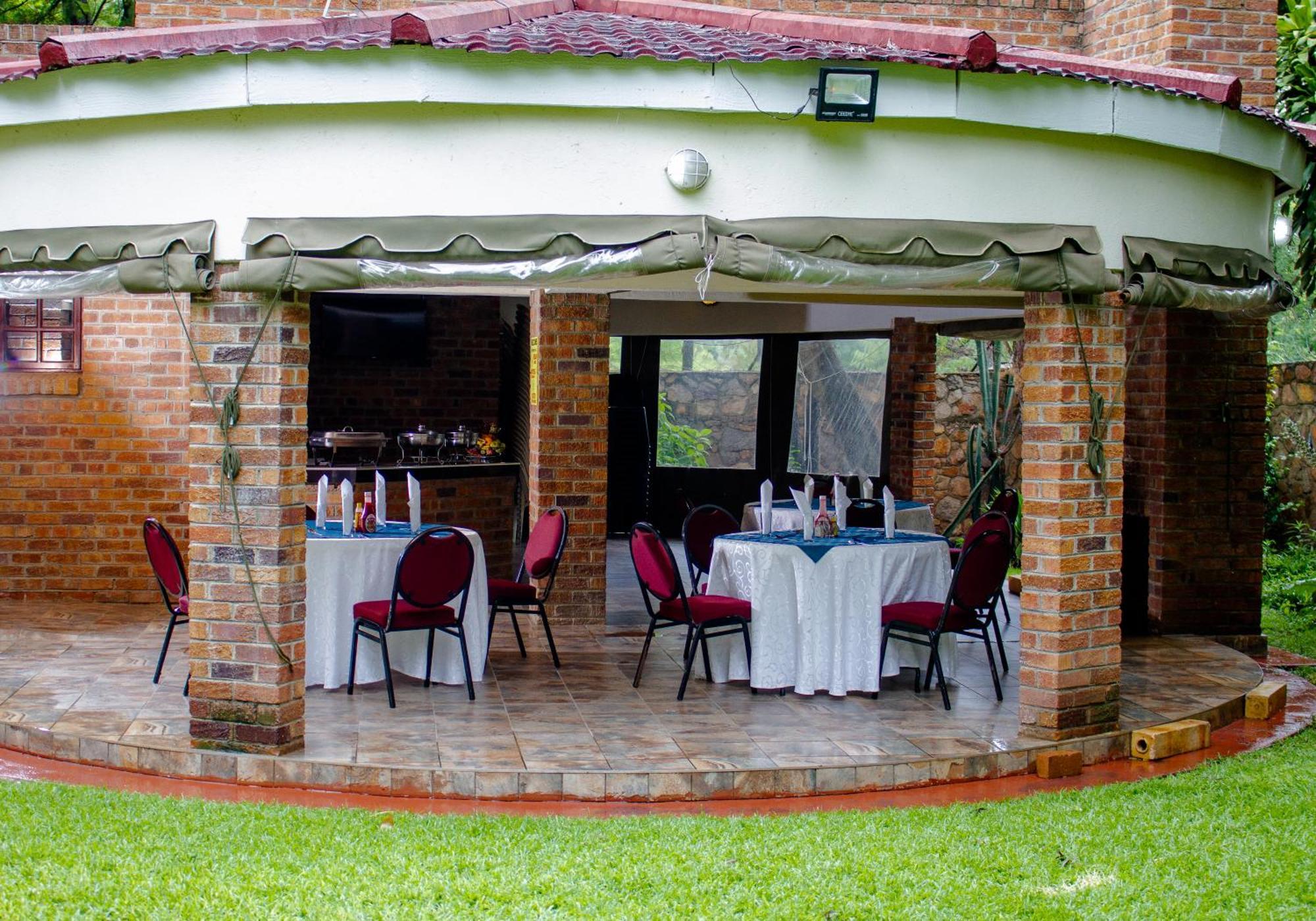 Matilinda Lodge Bulawayo Bagian luar foto
