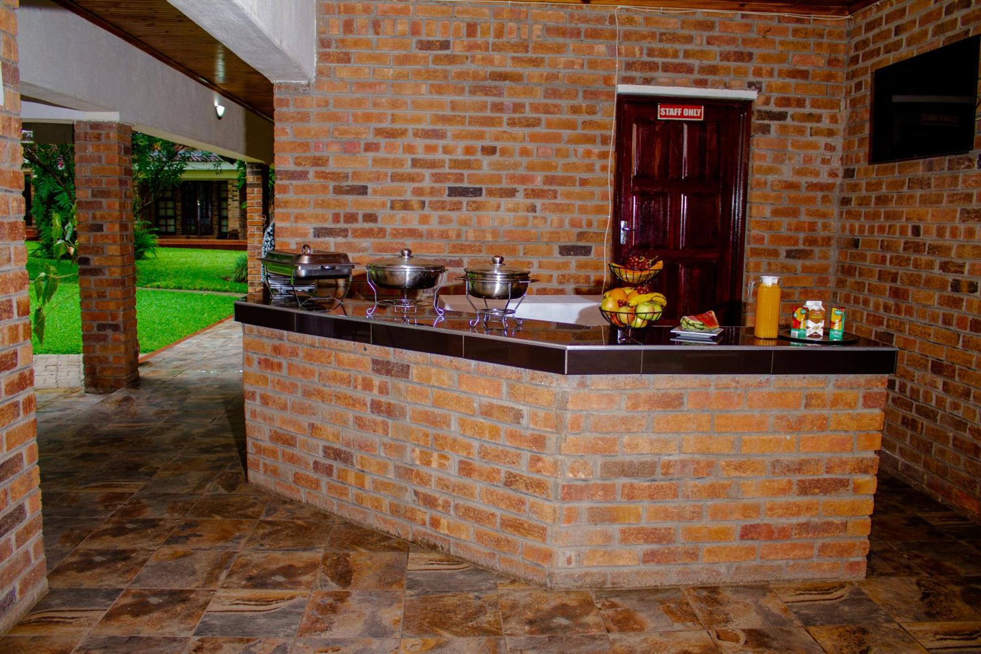 Matilinda Lodge Bulawayo Bagian luar foto