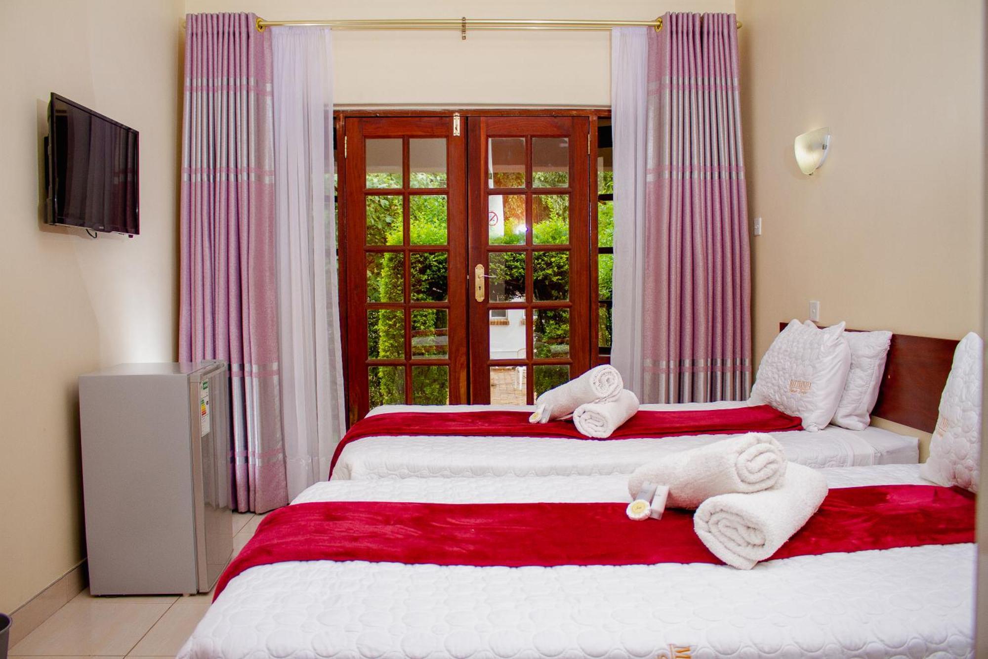 Matilinda Lodge Bulawayo Bagian luar foto