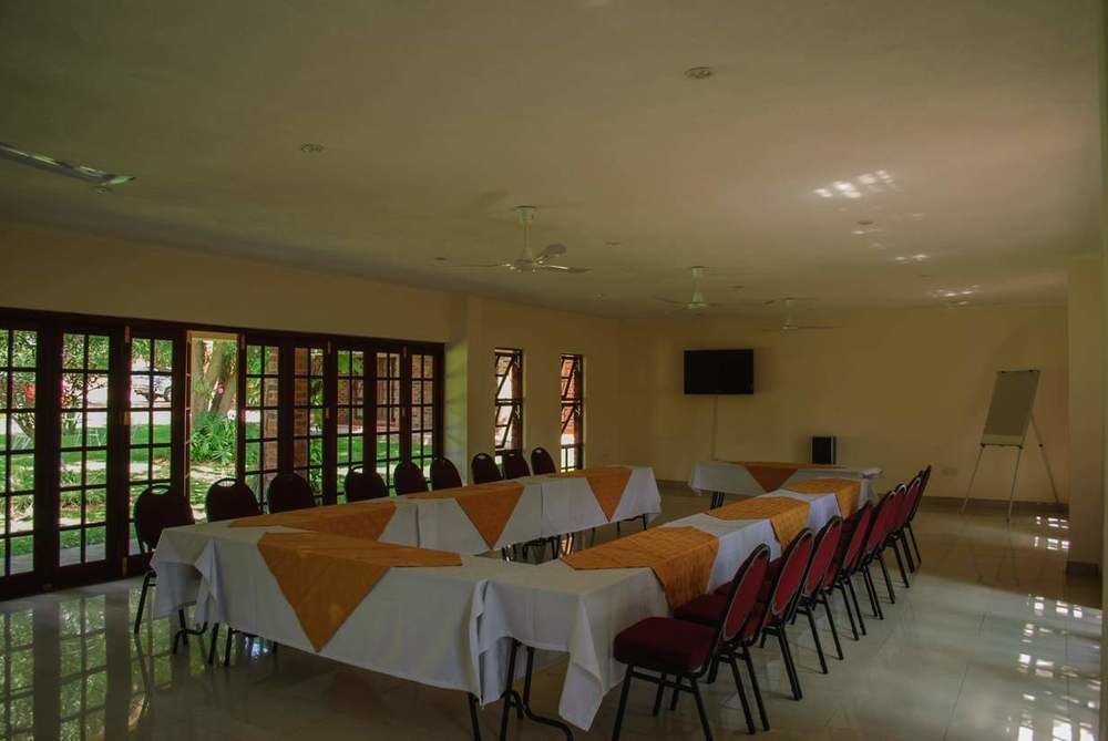 Matilinda Lodge Bulawayo Bagian luar foto